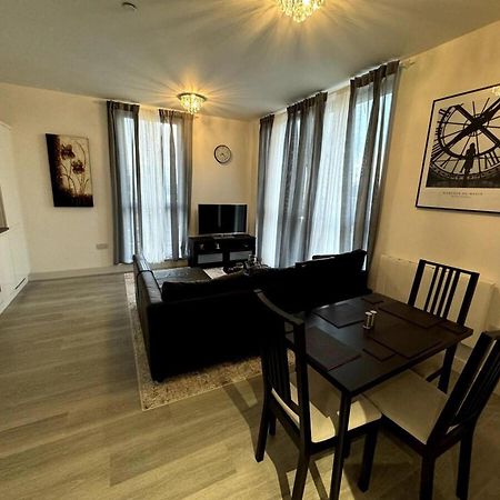 Cozy Bracknell Apartment With Modern Amenities Buitenkant foto