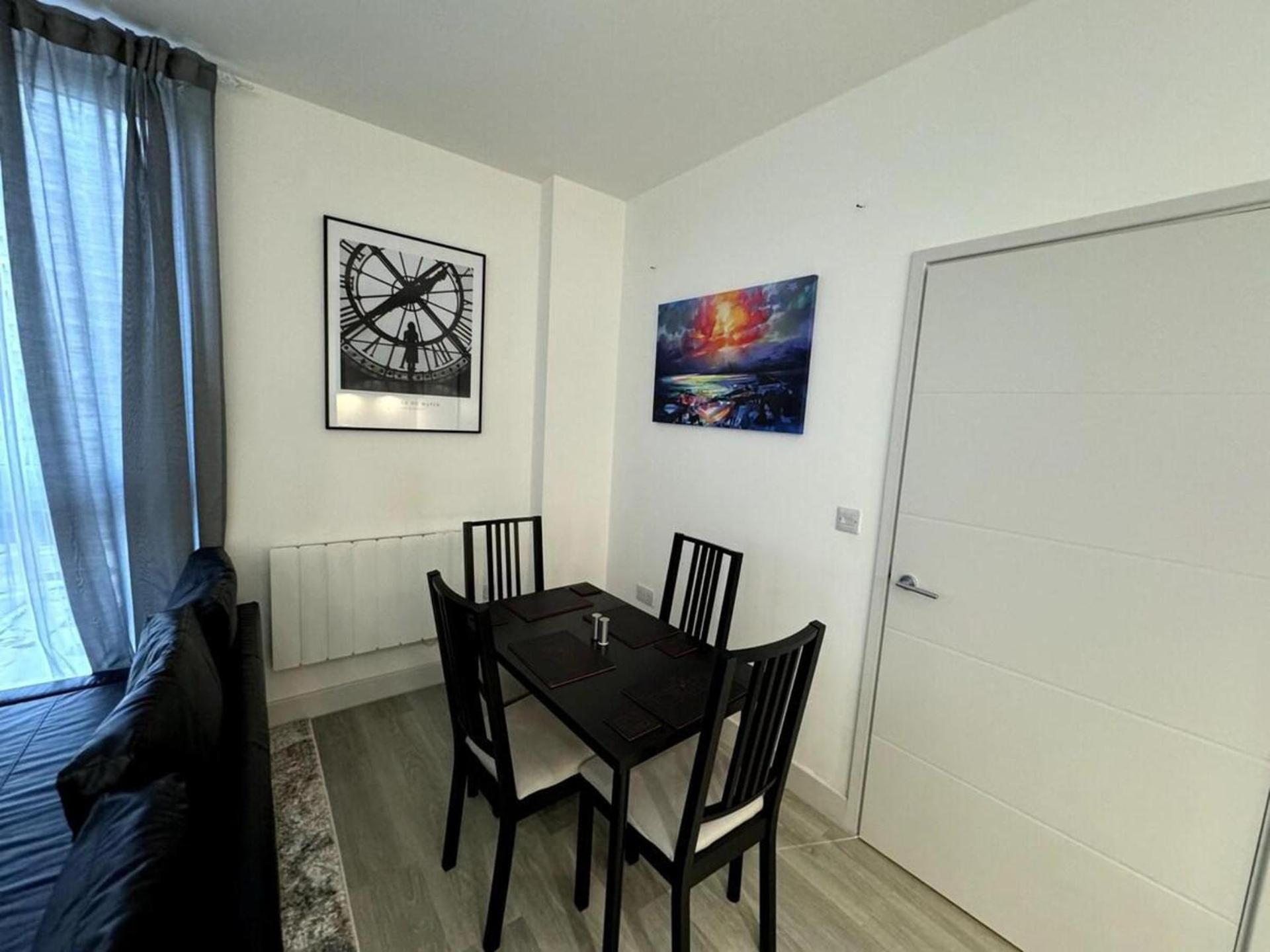 Cozy Bracknell Apartment With Modern Amenities Buitenkant foto