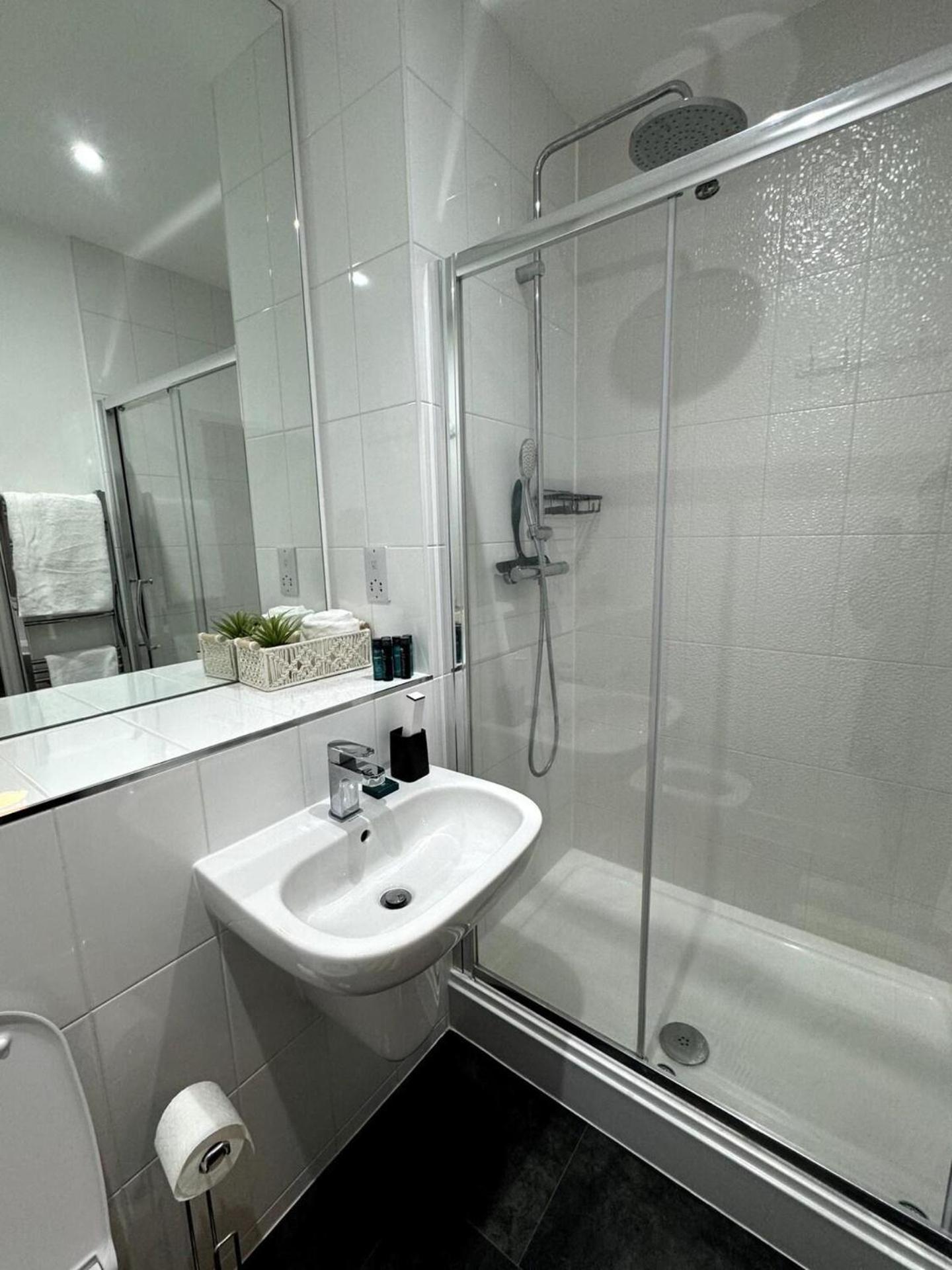 Cozy Bracknell Apartment With Modern Amenities Buitenkant foto